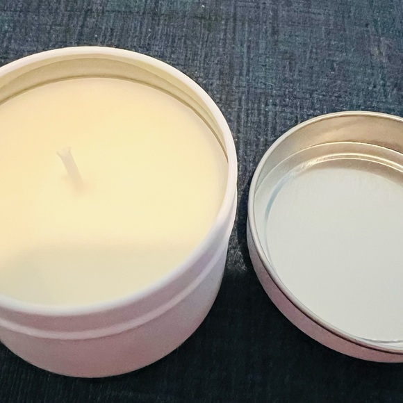New, Small lavender candle in a tin.NWOT - Picture 2 of 2